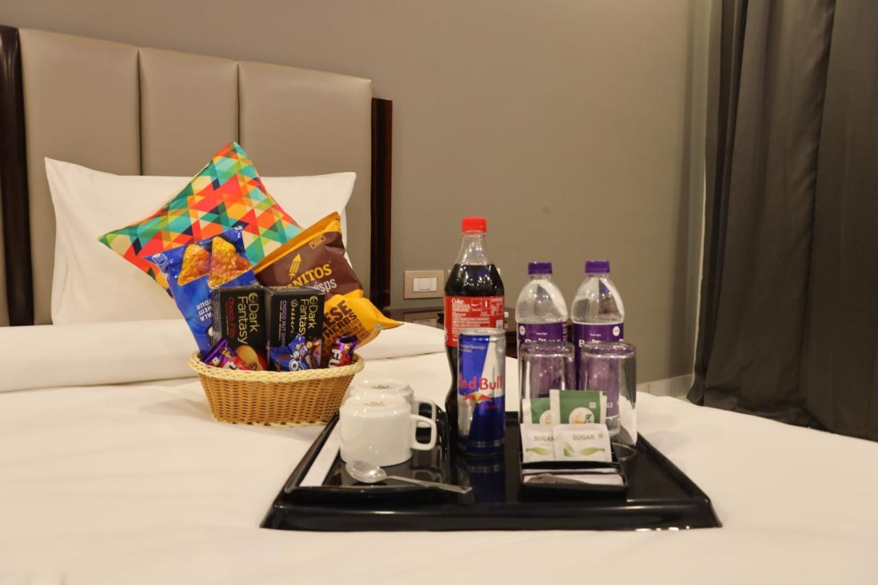 Vaabi Saabi Hotel Gurgaon Exteriör bild
