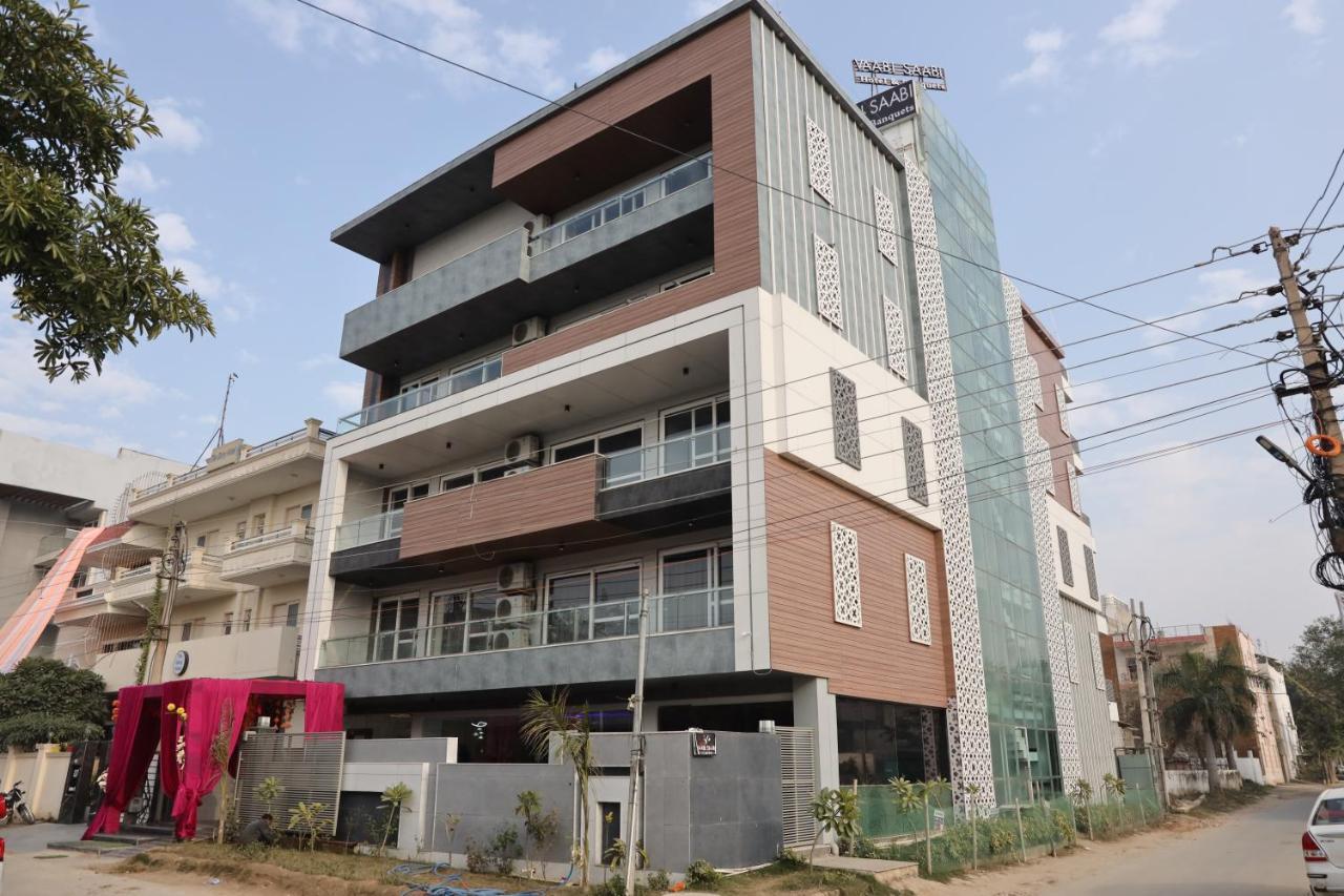 Vaabi Saabi Hotel Gurgaon Exteriör bild