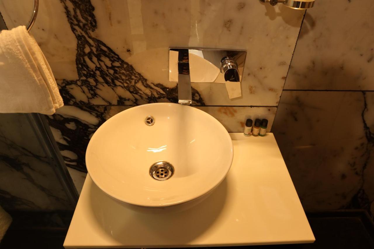 Vaabi Saabi Hotel Gurgaon Exteriör bild